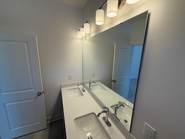Building Photo - Brand New Townhome in Ballantyne!!
