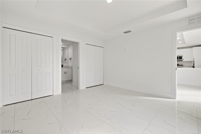 Building Photo - 1108 Eauclaire St E