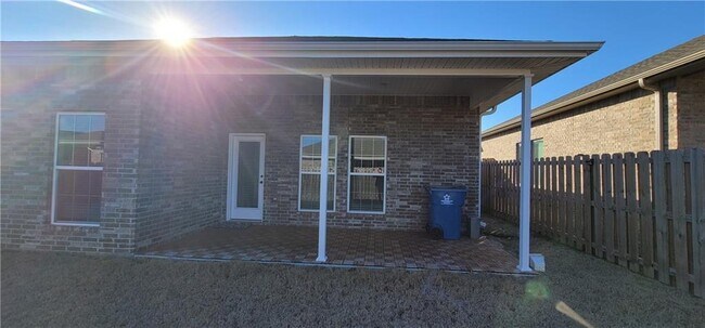 Building Photo - 5908 NW Ettie May St