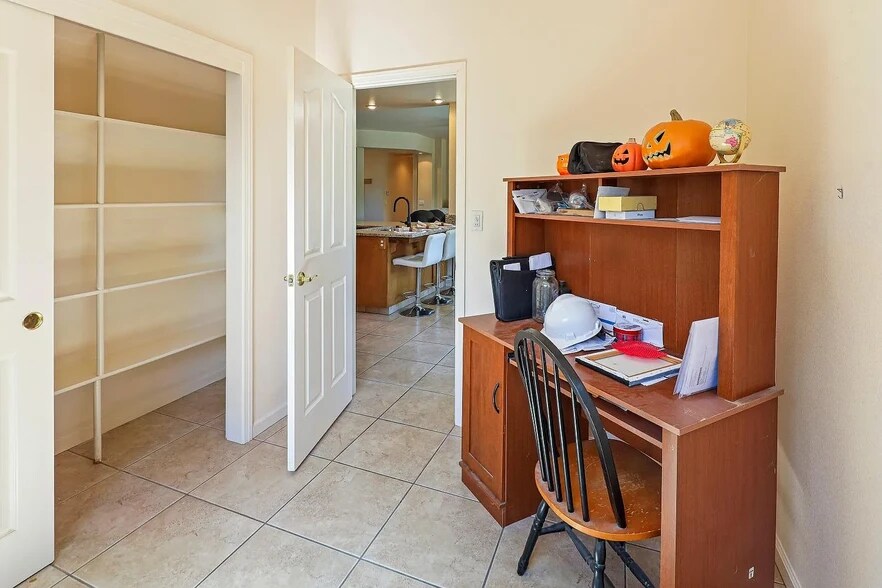 Building Photo - 689 Saint Andrews Rd