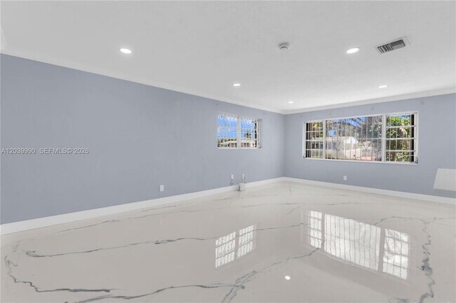 Building Photo - 1010 NW 196th St