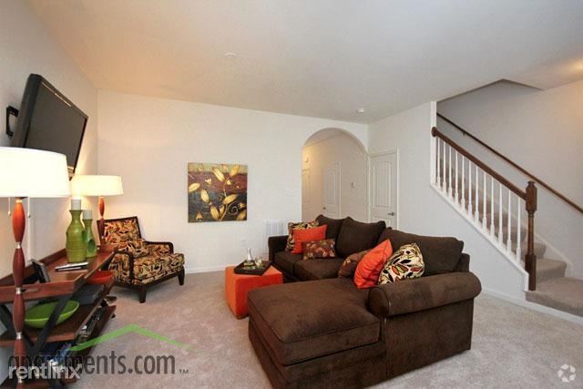 Building Photo - 2 br, 2 bath Townhome - 2031 River Rock Dr