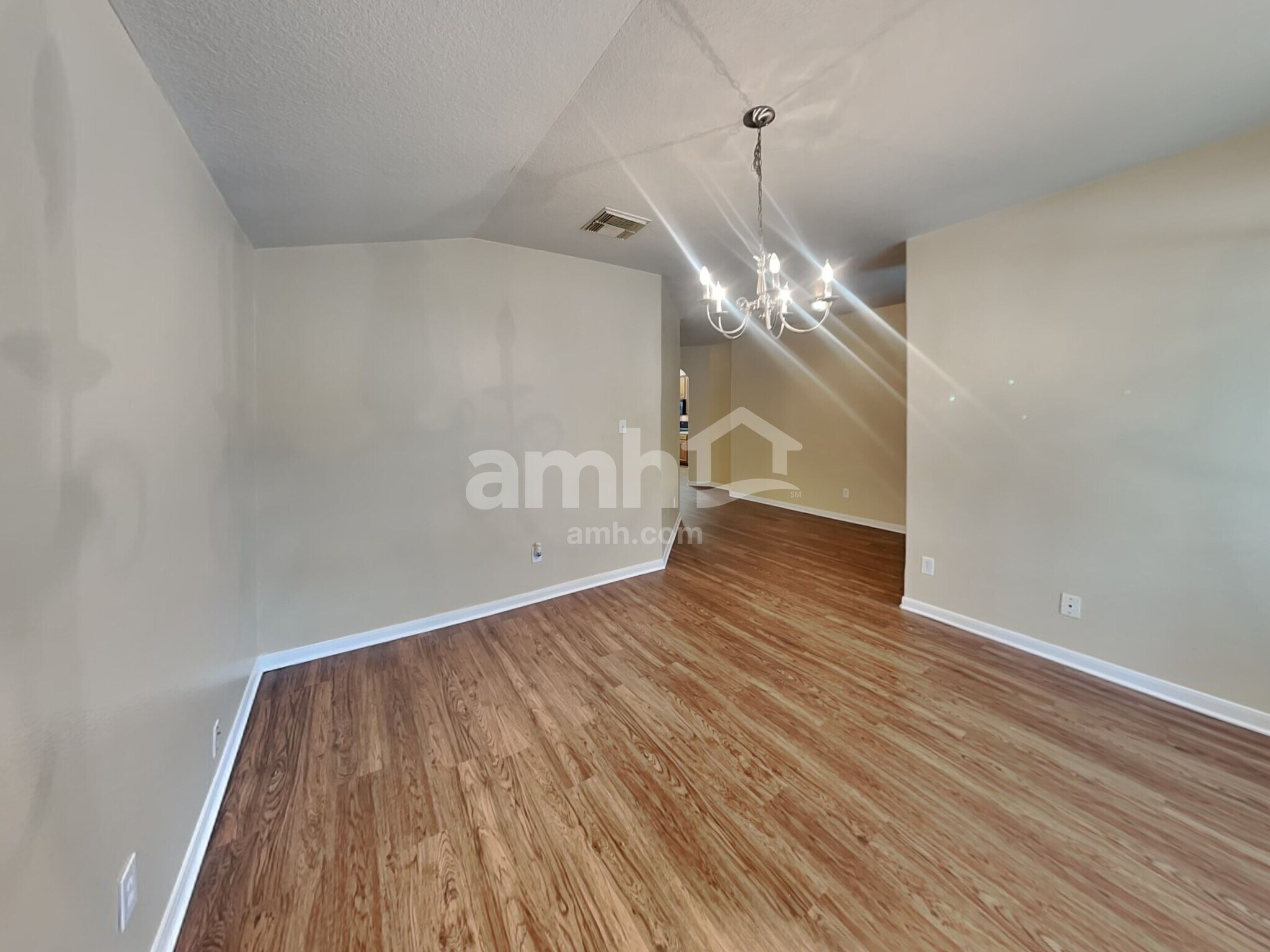 Building Photo - 23511 Hidden Maple Dr