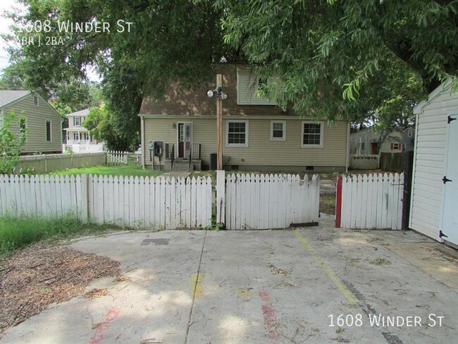 Building Photo - 4BD: Walk to VCU, Texas Beach & Uptown!!