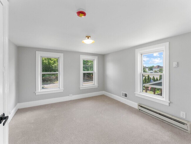Building Photo - Updated 3-Bedroom Home with Spacious Yard in Hainesport