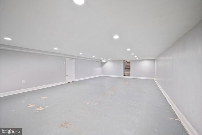 Building Photo - 807 Eastern Blvd