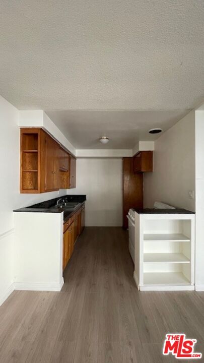 Building Photo - 832 S Gramercy Pl