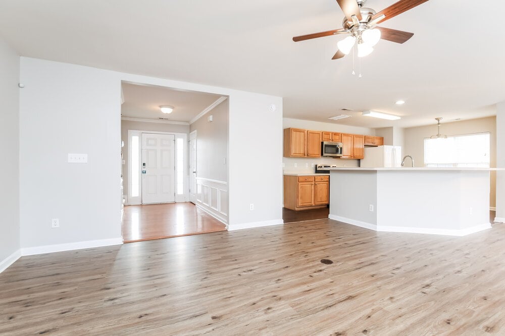 Building Photo - 2043 Swimming Hole Cir