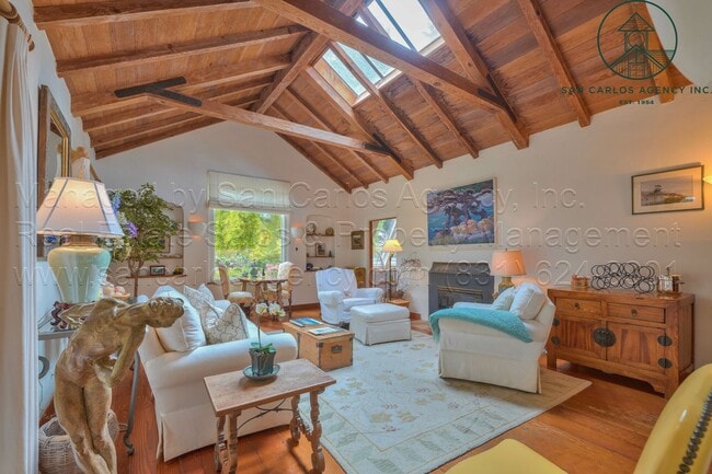 Building Photo - Adorable Furnished Three Bedroom Hatton Fields Home - Flexible Lease Term