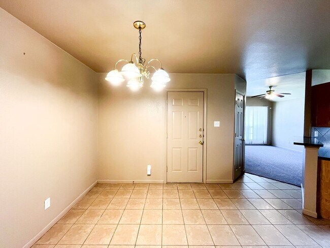 Building Photo - 1303 Nicholas Cir