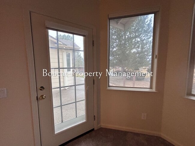 Building Photo - 1054 Camellia Ct