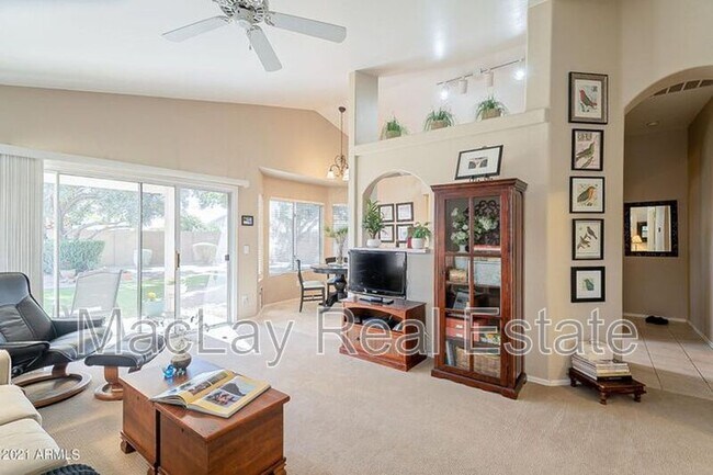 Building Photo - 213 W Caroline Ln