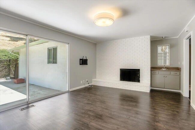 Building Photo - Charming San Mateo Home in a Quiet Countryside Neighborhood