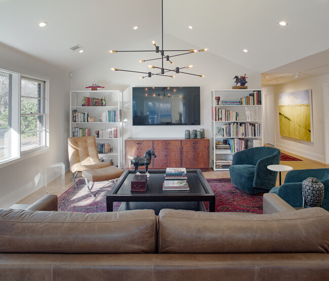 Building Photo - Charming Mid-Century Ranch