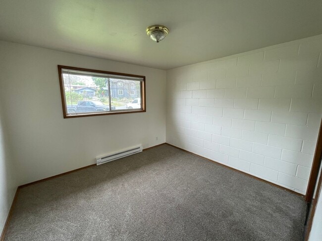 Building Photo - Moore (1371 SE 9th Ave &amp; 1370 SE 10th Ct.)