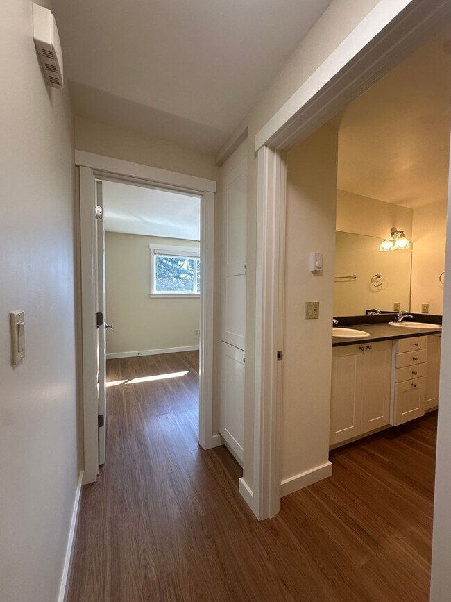 Building Photo - 928 NW Portland Ave