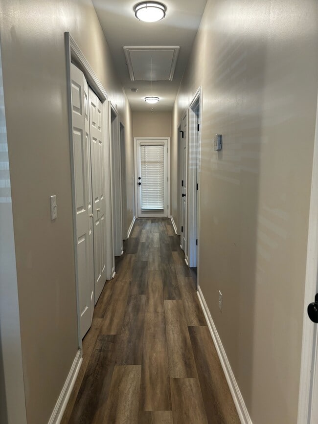 Building Photo - 715 Truman St