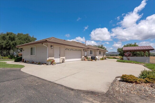 Building Photo - Private Gated Mini-Ranch • 7+ Acres • Luxury Country Living • Indoor Pool • Horses Welcome