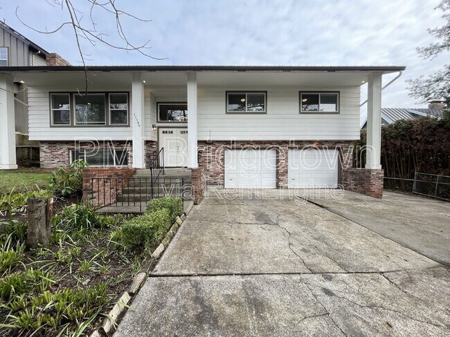 Primary Photo - 15300 SE Lee Ave