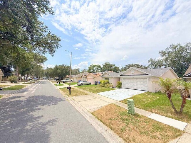 Building Photo - 1118 Hardwood Dr