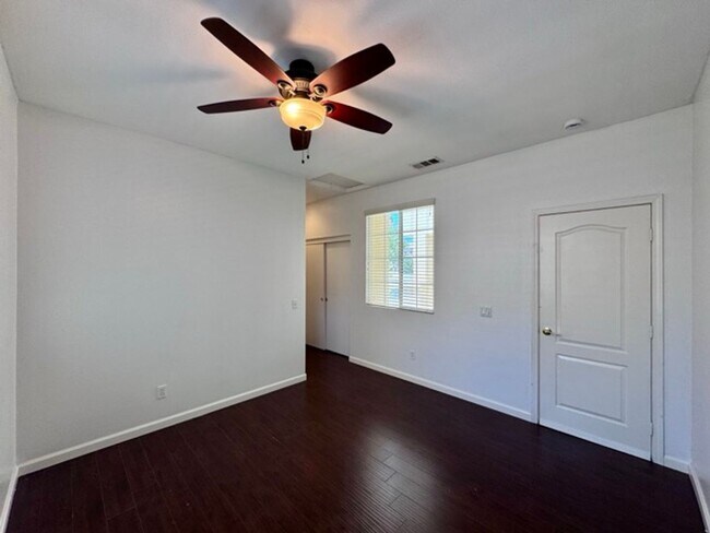 Building Photo - Beautiful Two Story 5 bedroom Home in the ...