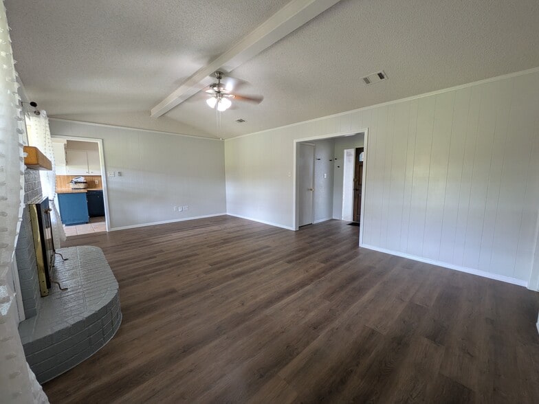 Building Photo - 2305 Stockbridge Ct