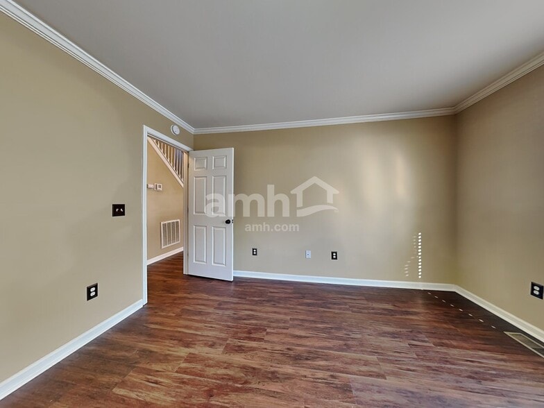 Building Photo - 11 Bittercrest Ct