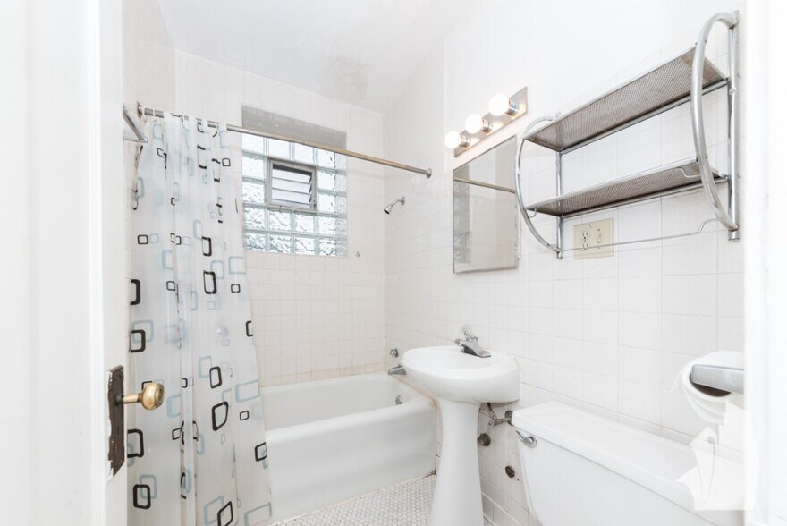 Building Photo - 3710 N Hoyne Ave