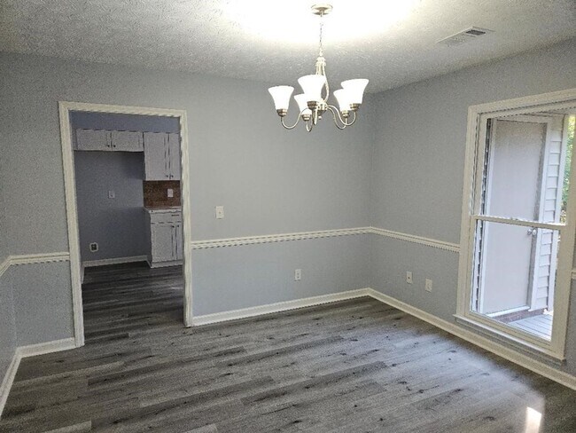 Building Photo - FOR RENT in NORTH COLUMBUS - Double Churches Area - Available Now!