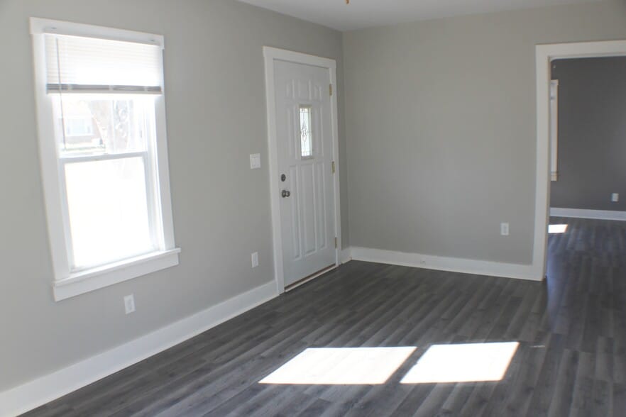 Building Photo - 2218 N Northcrest Dr