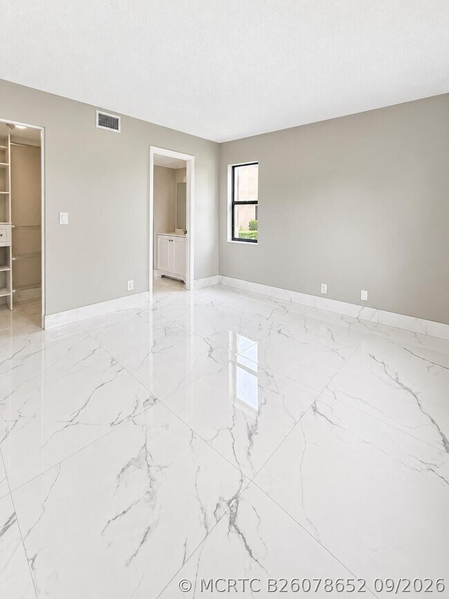 Building Photo - 7101 Golf Colony Ct