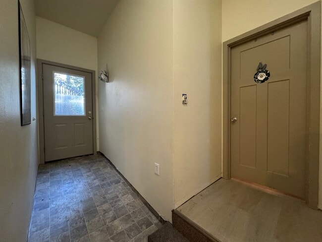 Building Photo - 7 Bed 2.5 Bath House - Near WWU