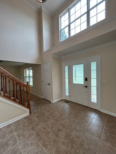 Building Photo - 9130 Bennington Way