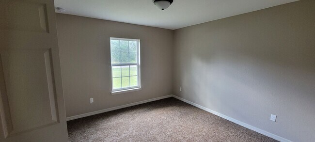 Building Photo - 3/2 Home No HOA Located In Ocala