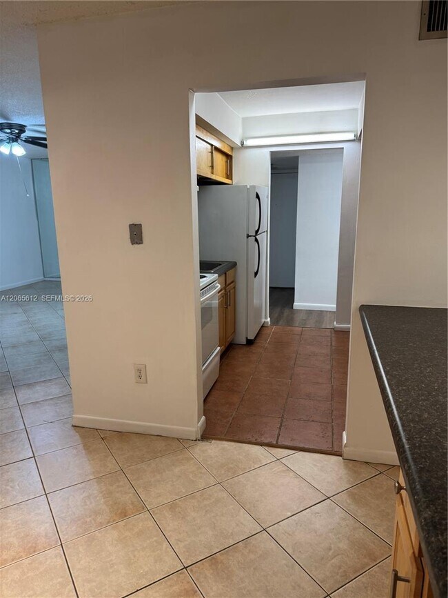 Building Photo - 10762 La Placida Dr