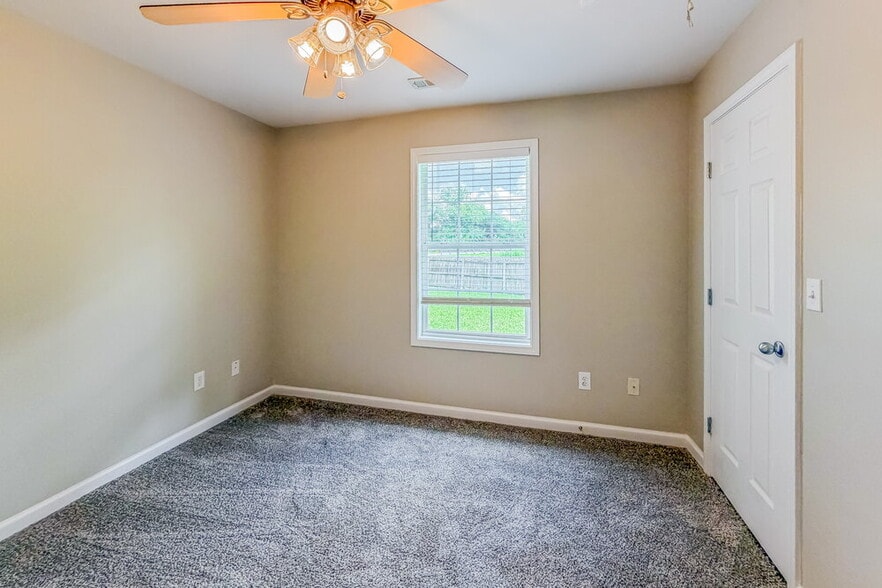Building Photo - 304 Cheairs Ct