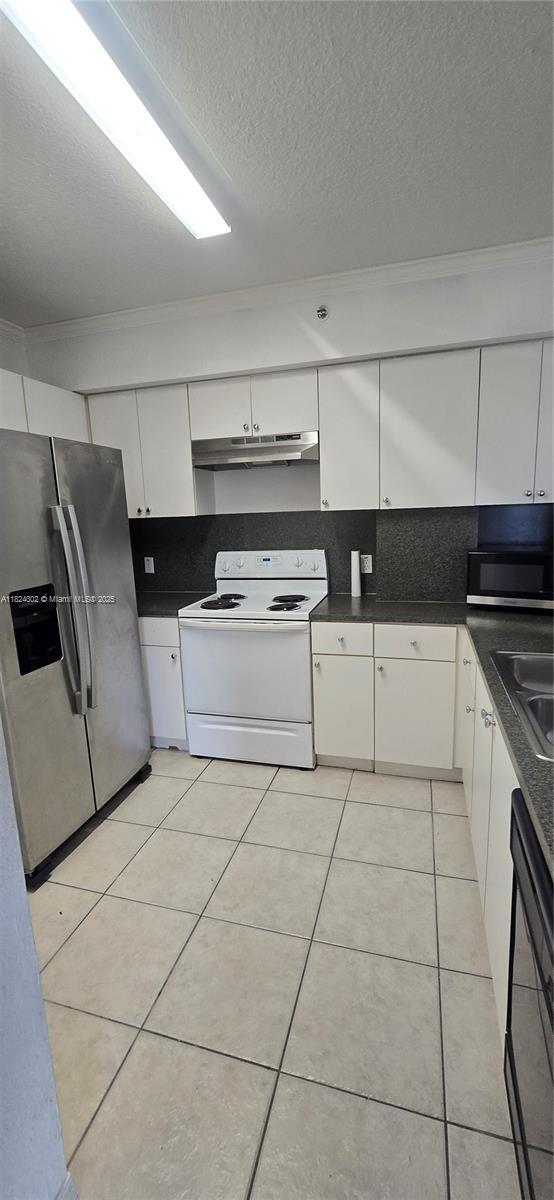 Building Photo - 9300 Fontainebleau Blvd