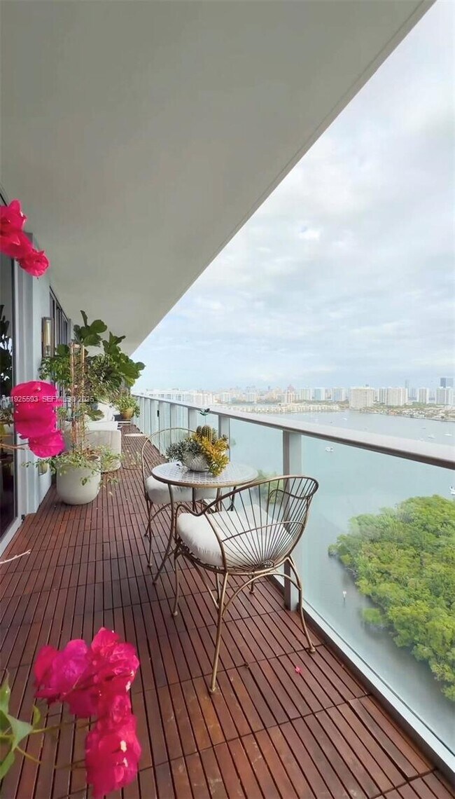 Building Photo - 16385 Biscayne Blvd