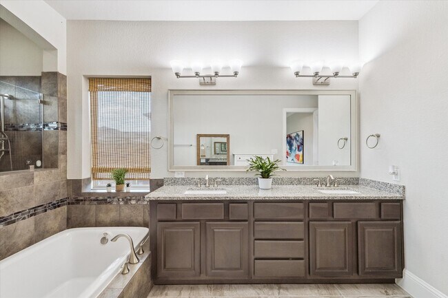 Building Photo - 10110 Hooke Dr