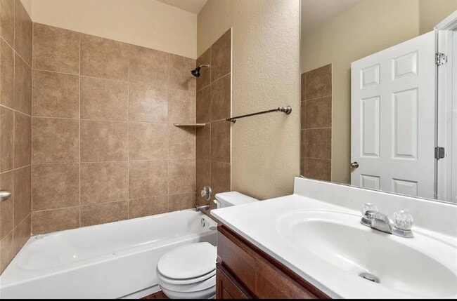 Building Photo - 120 Emory Fields Dr