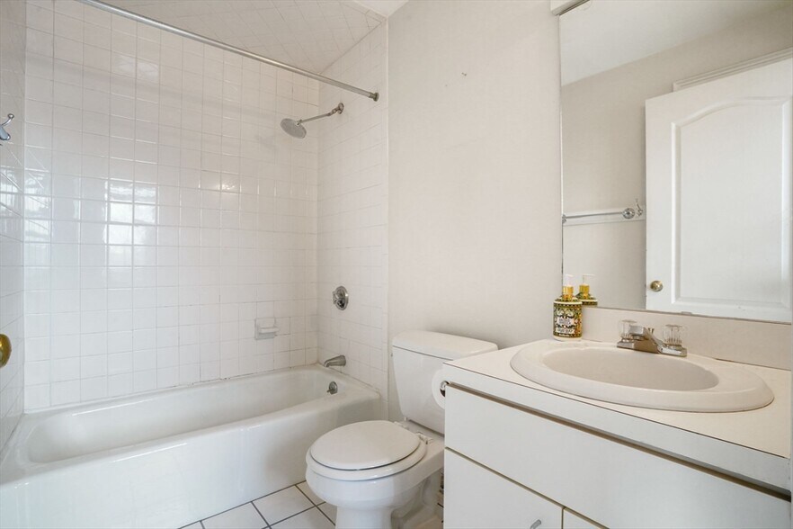 Building Photo - 533 Columbus Ave