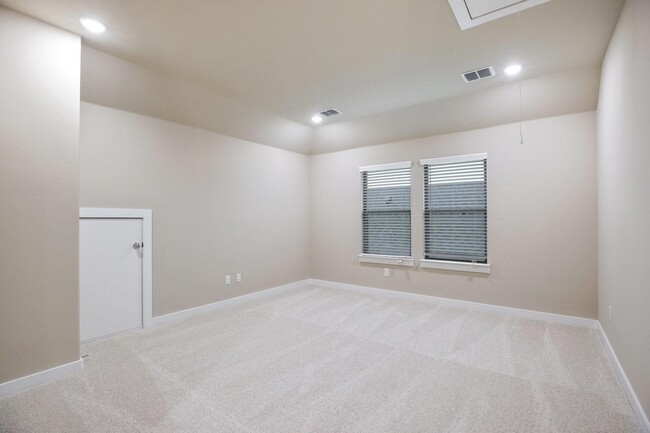 Building Photo - 518 Travine Dr