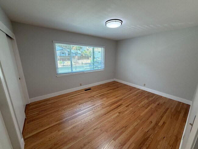 Building Photo - 3 Bed 2 Bath Duplex W/ Garage In Moraga