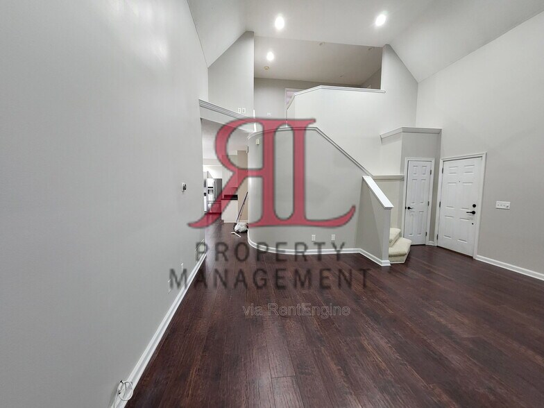 Building Photo - 6716 Bethany Dr