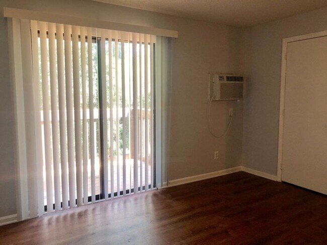 Building Photo - 4115 Bloomdale Dr