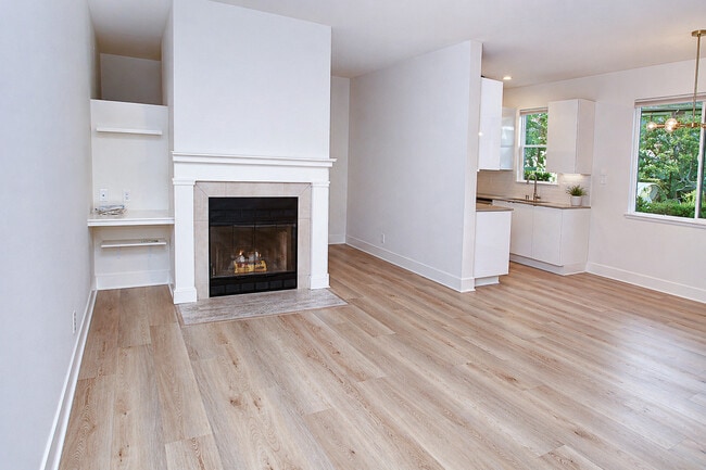 Building Photo - 151 Shoreline Ct