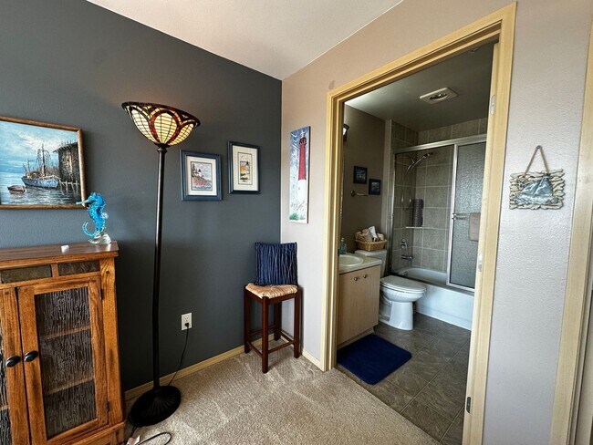 Building Photo - Fully Furnished Downtown Everett Condo wit...