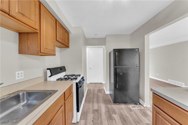 Building Photo - 20160 Beachview Dr