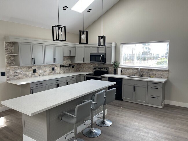 Building Photo - Magalia-2 bed 2 bath, second story duplex,...