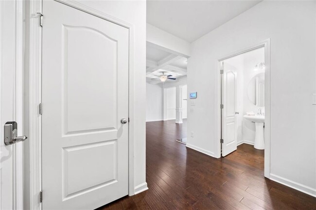 Building Photo - 7822 Canterbury Ct